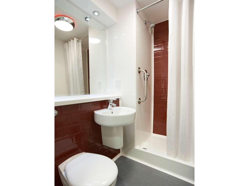 Travelodge Caerphilly Room photo